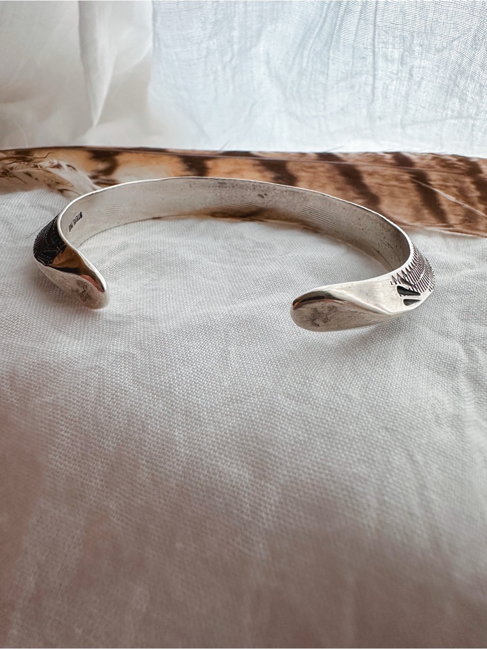 Vintage Native American stamped triangle heavy gauge cuff - Picture 5 of 6